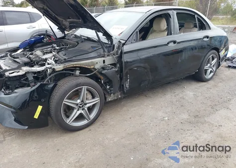 2017 Mercedes-Benz E 300 4Matic из США, поврежденный, VIN WDDZF4KB0HA217233